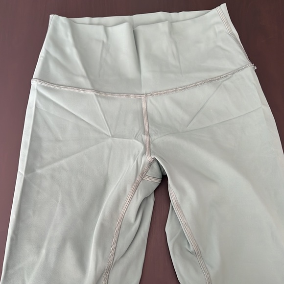 Lulu Lemon Wunder Under Leggings - Picture 3 of 4